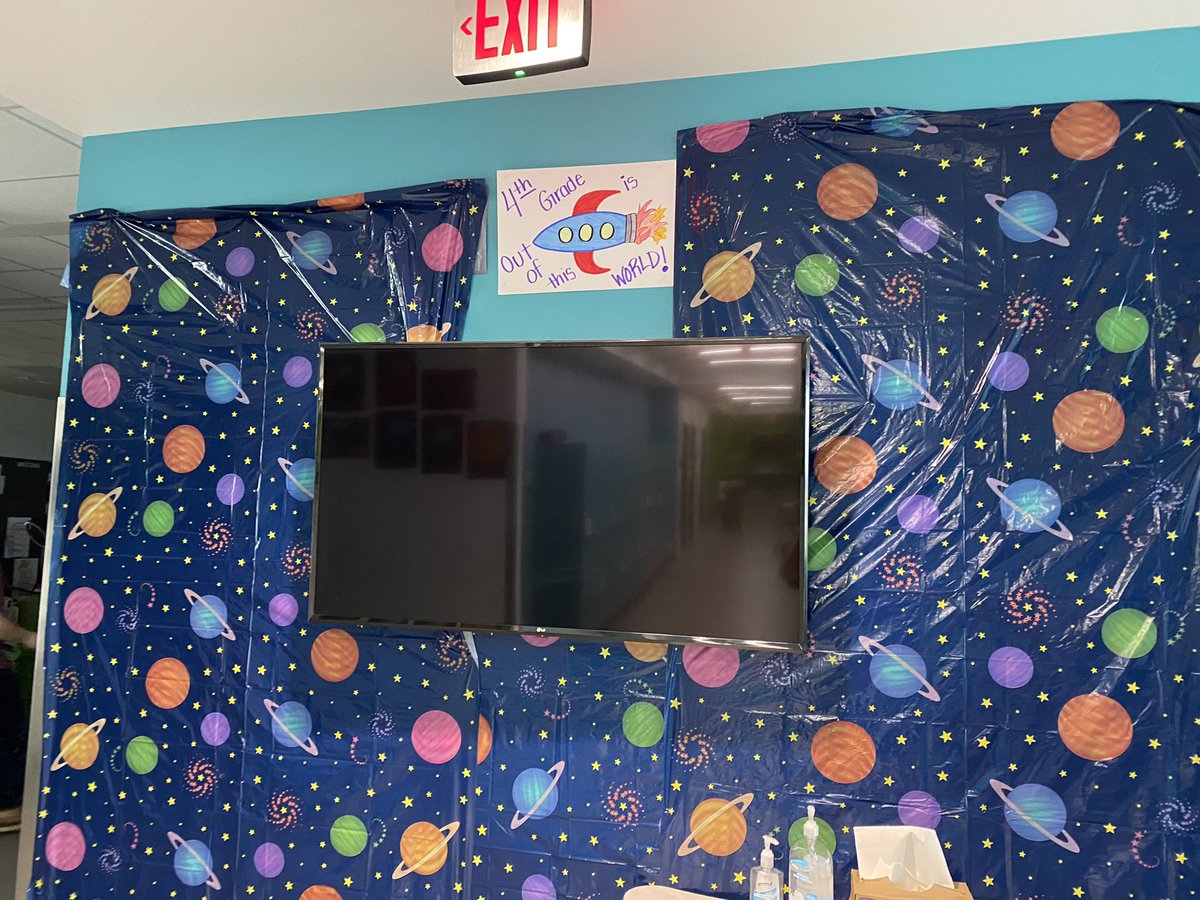 mrsbeccag's tweet photo. Fourth grade is ready to explore the STAARS 🌟 💫 #WritingCamp #WritingIsFun #FourthGradeCrew #Teamwork #TheKnightWay https://t.co/tRyTTANFrH