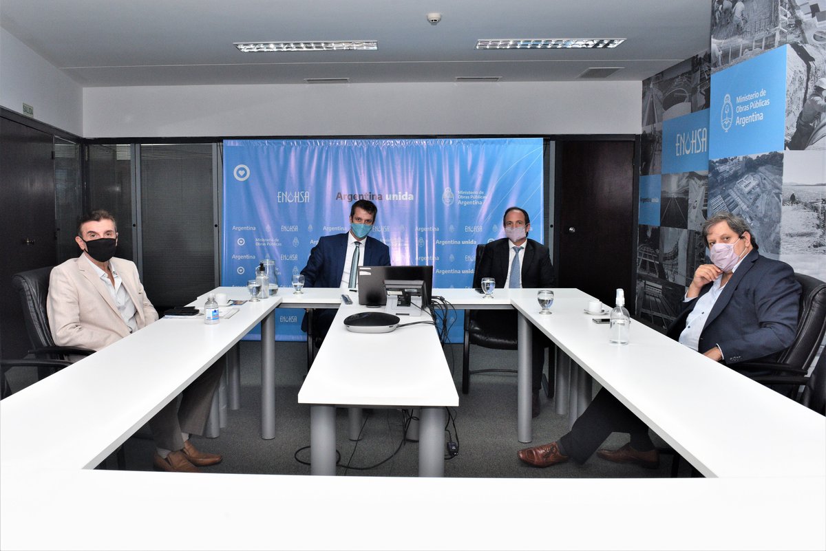 Junto al Director de <a href="/futrasafode/">futrasafode</a>, <a href="/LibermanLuis/">luis liberman</a>, nos reunimos con el Presidente de <a href="/aderasaok/">ADERASA</a>, @oscarhugopintos, para dialogar sobre la importancia de implementar una Ley Federal del Agua y de cómo fortalecer la experiencia de gestión del @enohsa con el aporte de la asociación.