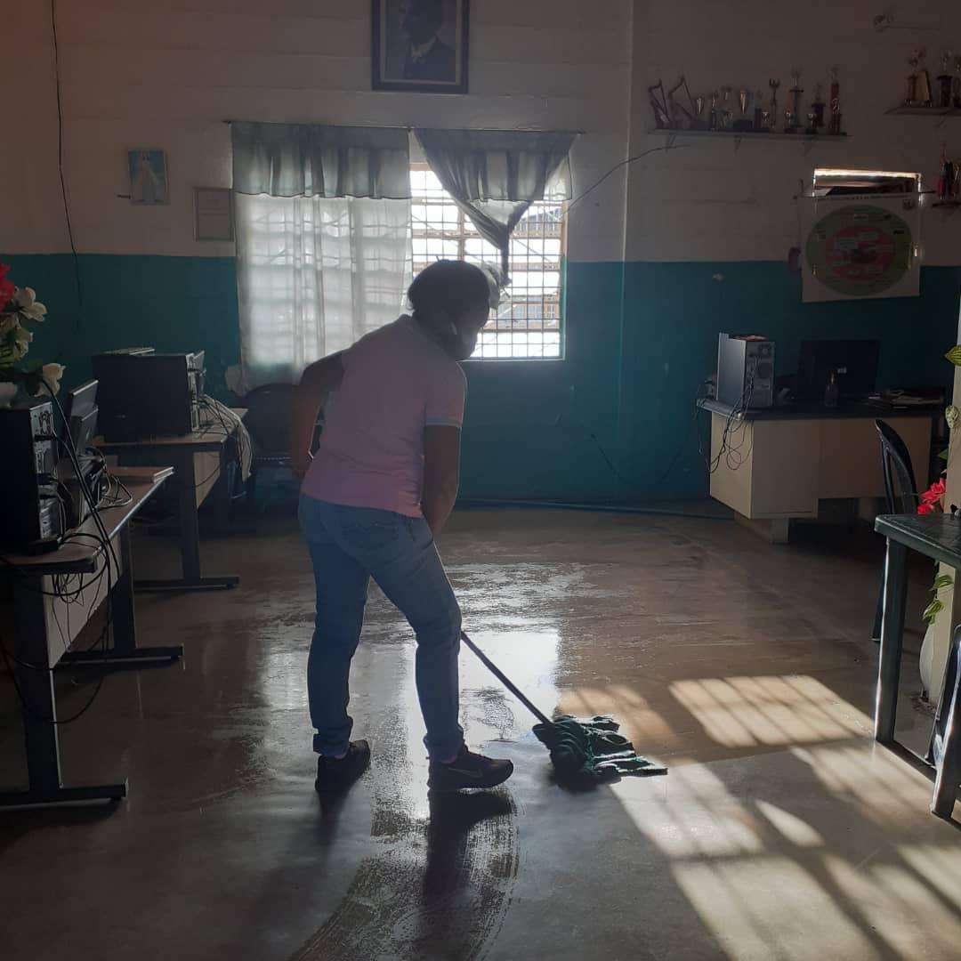 OmarlySalas's tweet photo. En la E.E.Dr.Pedro Itriago Chacin se lleva a cabo el Plan Mi Escuela y Yo, embelleciendo cada espacio de nuestra institución. #HaciendoEspaciosSegurosParaNuestraJuventud
@nairobygs @MPPEDUCACION @Fundabit_ @fundabitguaric2 @ZonaEducGuarico https://t.co/QRKkQhCdJz