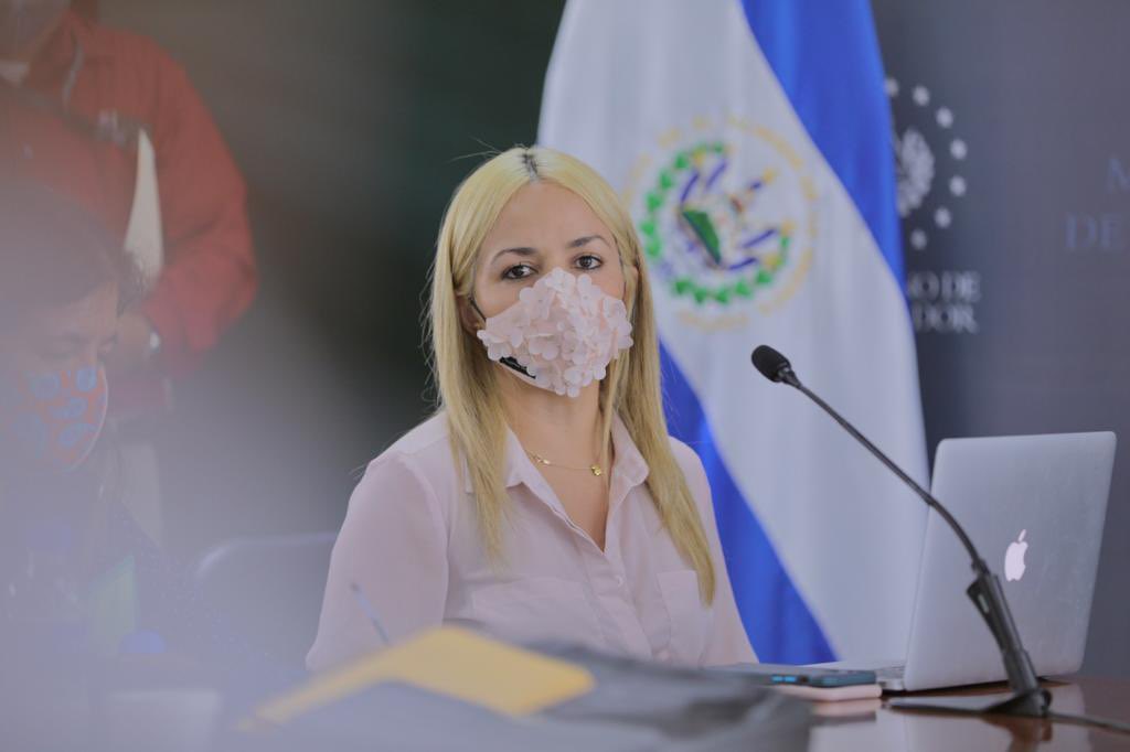 Junto a la Viceministra de <a href="/SaludSV/">Ministerio de Salud</a>, Karla Díaz, y la Viceministra de <a href="/TrabajoSV/">Ministerio de Trabajo</a>, Martiza Calderón de Ríos, nos reunimos con las gremiales de maestros para hablar sobre el retorno seguro a clases semipresenciales a partir del martes 6 de abril.