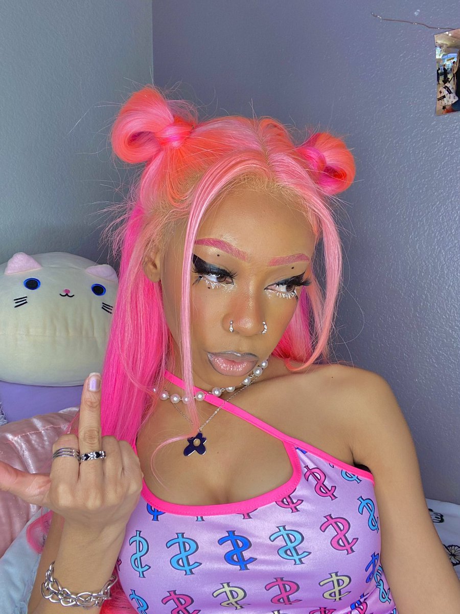 virtualxdoll's tweet photo. Range?? That’s my middle name https://t.co/FMjclYYp8F