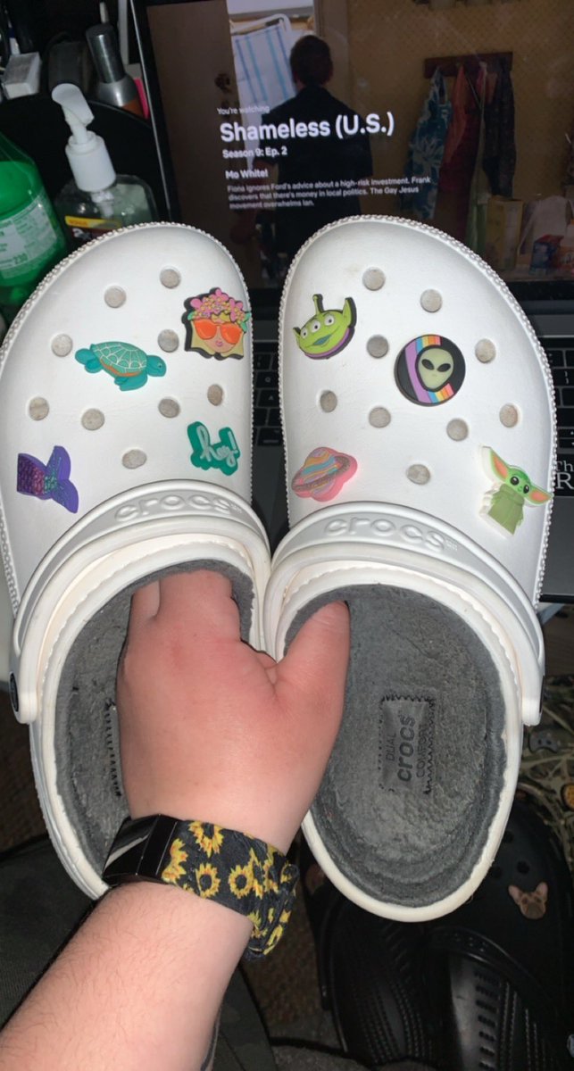 Tia15652339's tweet photo. Got the black ones today so y'all already know i had to switch up the jibits😍 @Crocs 2 other pairs not pictured ! #addictedtocrocs #crocs #CrocsRock https://t.co/AIWMfSUIam