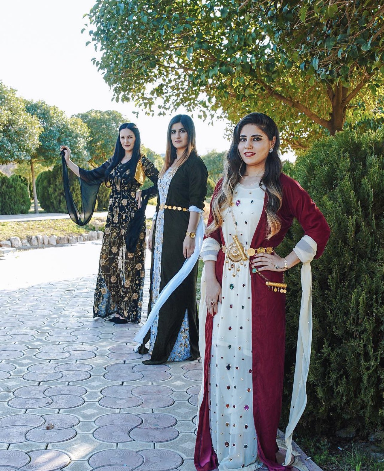 dwaas slepen Pastoor Rebin Maref on Twitter: "Vandaag hebben Koerden over de hele wereld  Traditionele Koerdische Kledingdag gevierd.🌞 Een belangrijke dag voor de  Nederlands Koerdische gemeenschap juist omdat het kunnen dragen van deze  kleding niet