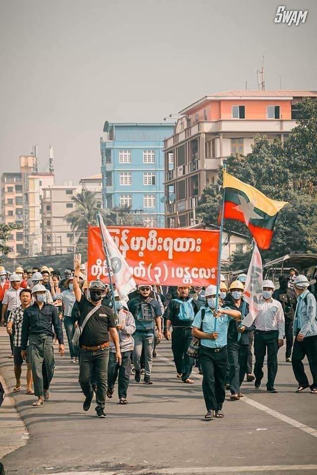 YwunMMT's tweet photo. Happening in Mandalay!!! 
Mandalay railway staffs strike!!!
Fight for democracy!!! Justice for Myanmar!!!

STOP ONSLAUGHT

#WhatsHappeningInMyanmar
#Mar11Coup https://t.co/uhJ88kV8eq