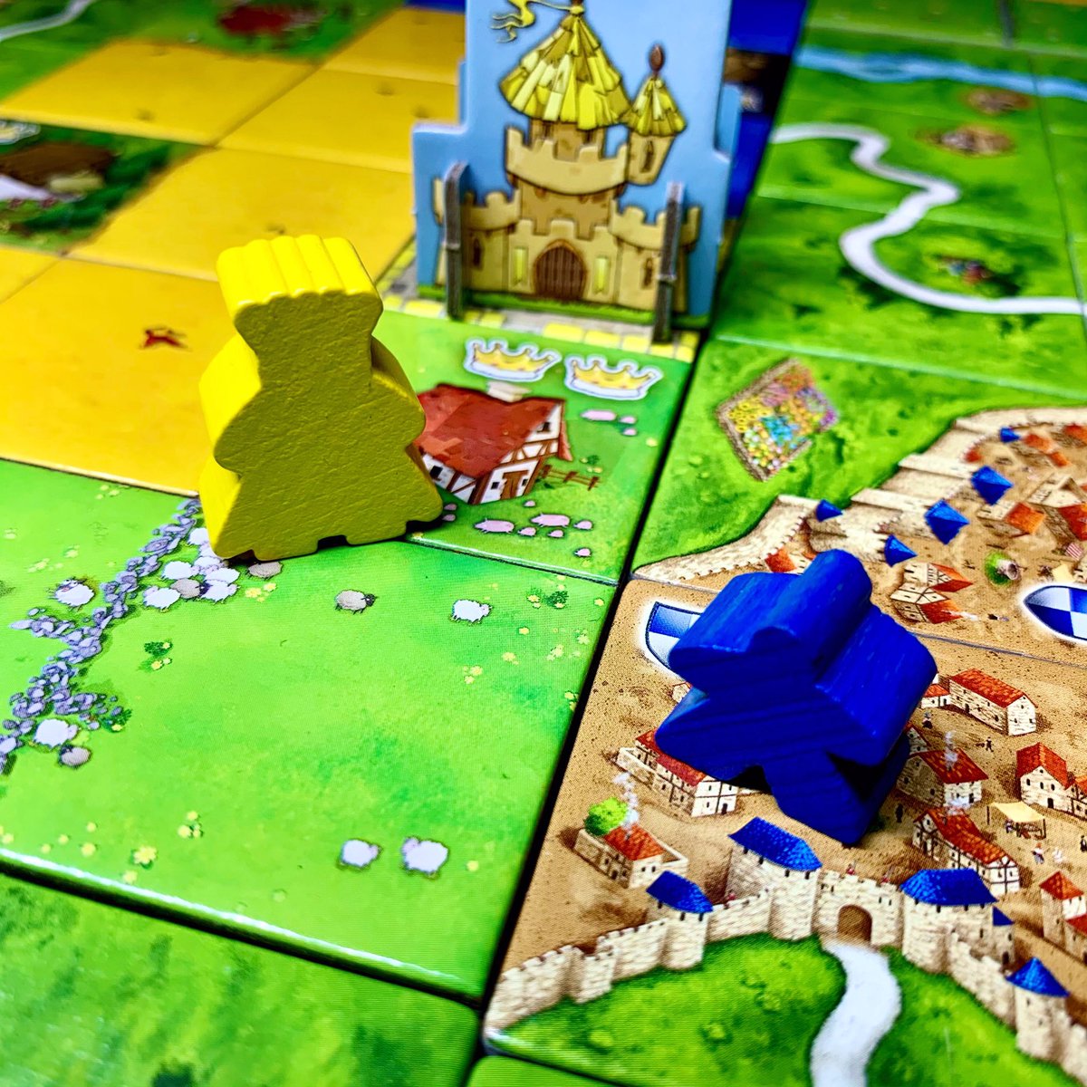 TabletopNate's tweet photo. Which character are you? The King expands his territory and rules over his kingdom but the Knight brings order in the cities and has strength in numbers. Are you the king of your castle or more of a knight in shining armor?
#whichcharacterwednesday
#Carcassonne #Kingdomino https://t.co/KTEb4hSAtY