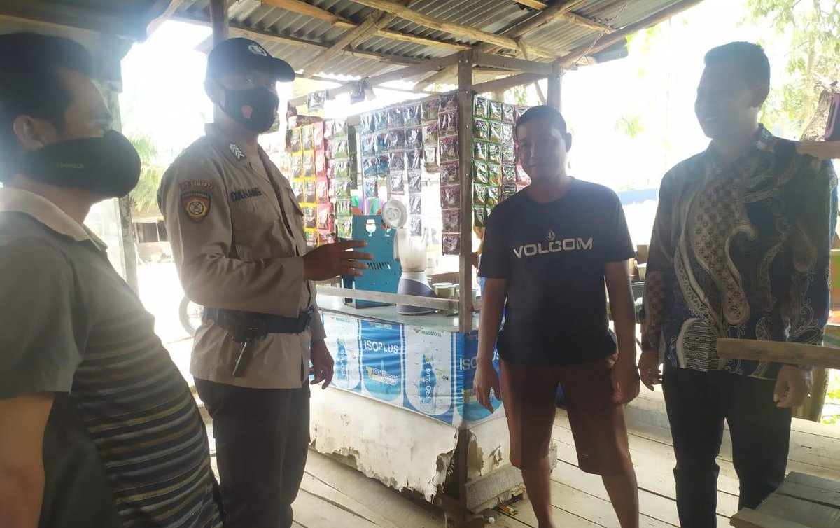 LagoPolsek's tweet photo. Giat patroli serta berikan himbauan protokol kesehatan Covid-19 https://t.co/lSZl0NqmMl