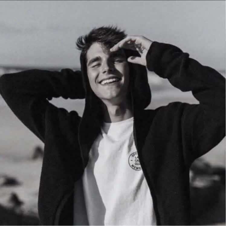 Mel 18. Mel maia biquíni 2019. Mel 18. Альваро мэл селфи. Альваро мэл.