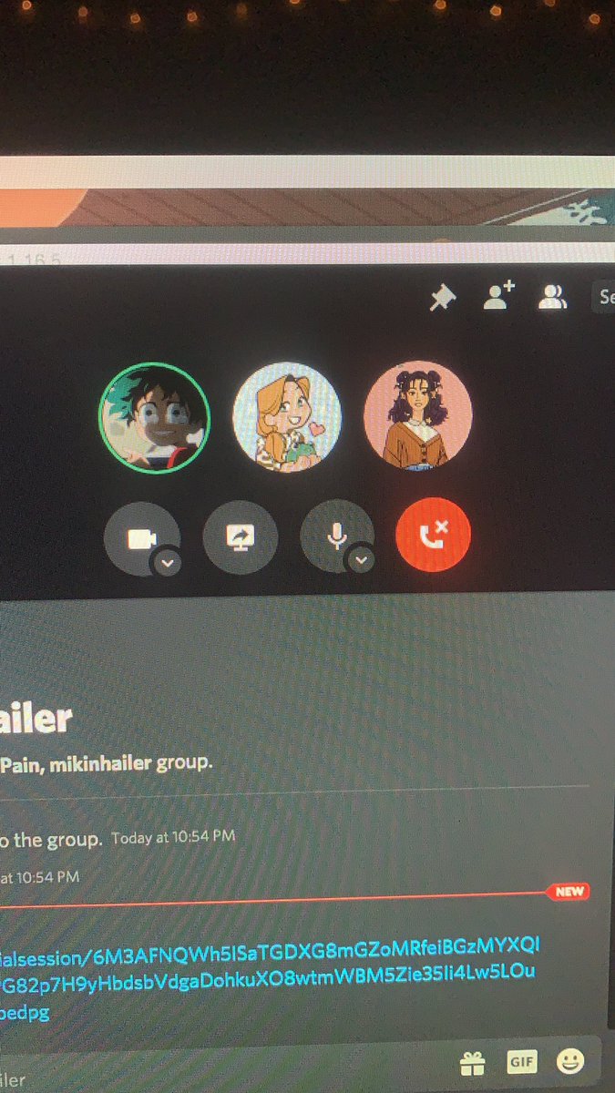 megollie_'s tweet photo. @mikhaila_16_ is in a discord call with me, now that’s what i call legendary https://t.co/NEM9ZFm7Sg