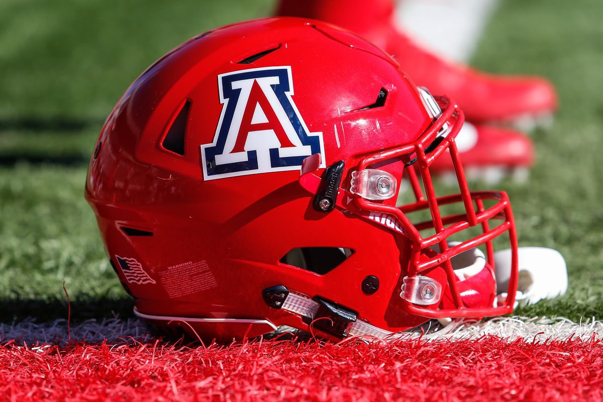 With an GREAT conversation with @CoachDWalkAZ, I am blessed to receive an offer from Arizona University ! @coach_traylor @simplyCoachO @SOCGoldenBearFB @MikeRoach247 @SportsDayHS @gabrieldbrooks @Jason_Howell