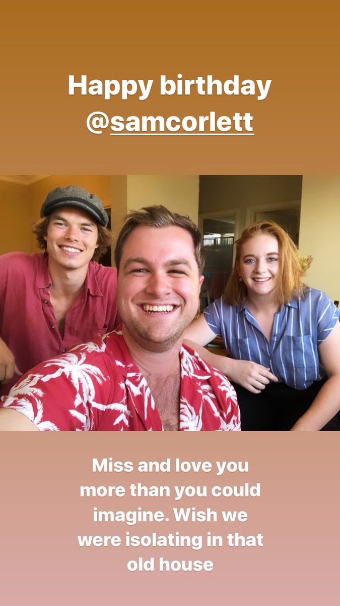 Sam with friends (sorry i’m posting a lot of throwbacks lately just clearing my camera roll will be back to tweeting new updates ASAP)