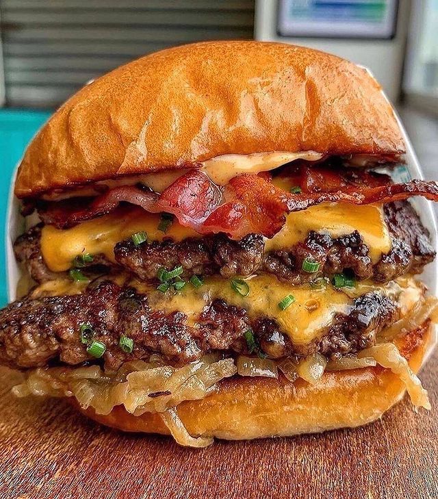 ComerComOlhos's tweet photo. Tem como não gostar de Hambúrguer? 😍😍 https://t.co/QB102qHkbp