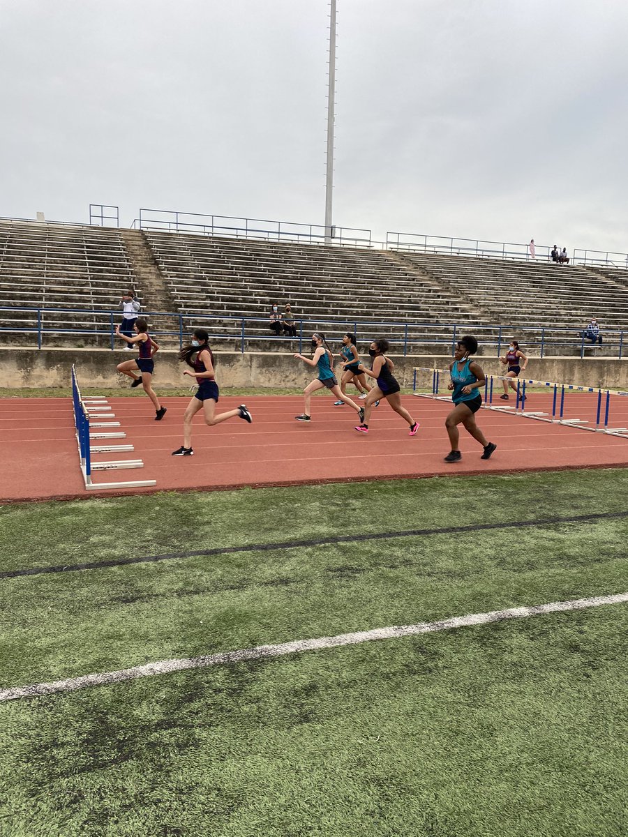 DMSGirlsAthletics tweet media