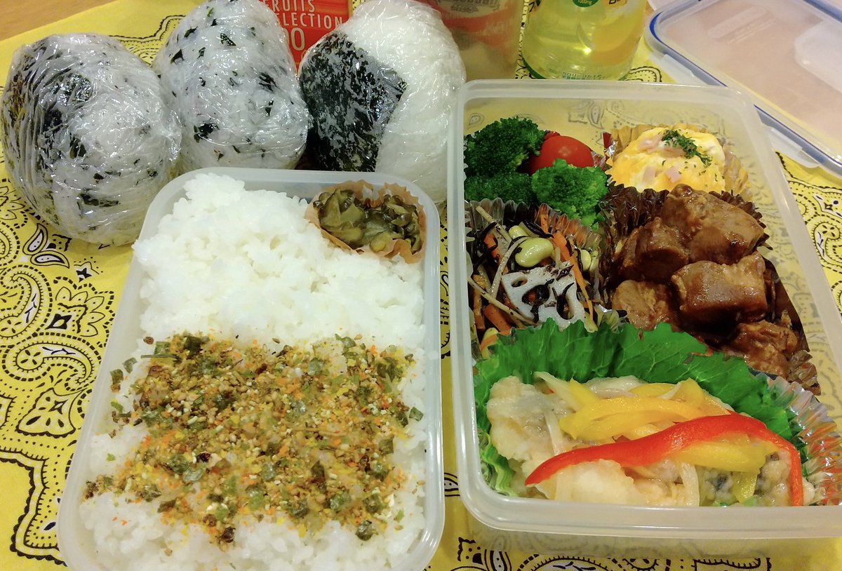 雪若丸 高校球児がいる同僚から その名も 球児 弁当 お昼に お弁当 を食べて おにぎりは練習前などの 補食 だそうです こんなに食べても消費できる高校生がうらやましい 来週は 春のセンバツ が始まりますね 雪若丸が好き 高校球児