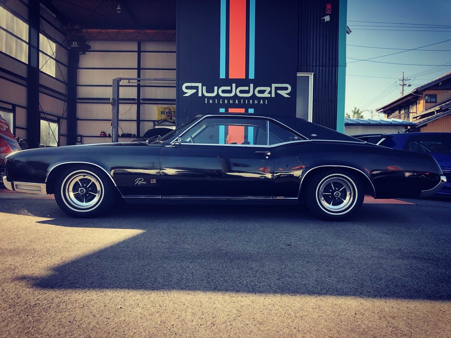 Tomoharu Car G 約年振り位にまた手に入れました66リビエラ 以前はエアサスに大径ホイール履いてたなぁ この車はノーマルでしかもgsなのでフロアシフトにセパレートシート ゆる っと乗るのにはいいかな Buick Riviera Gs 1966riviera