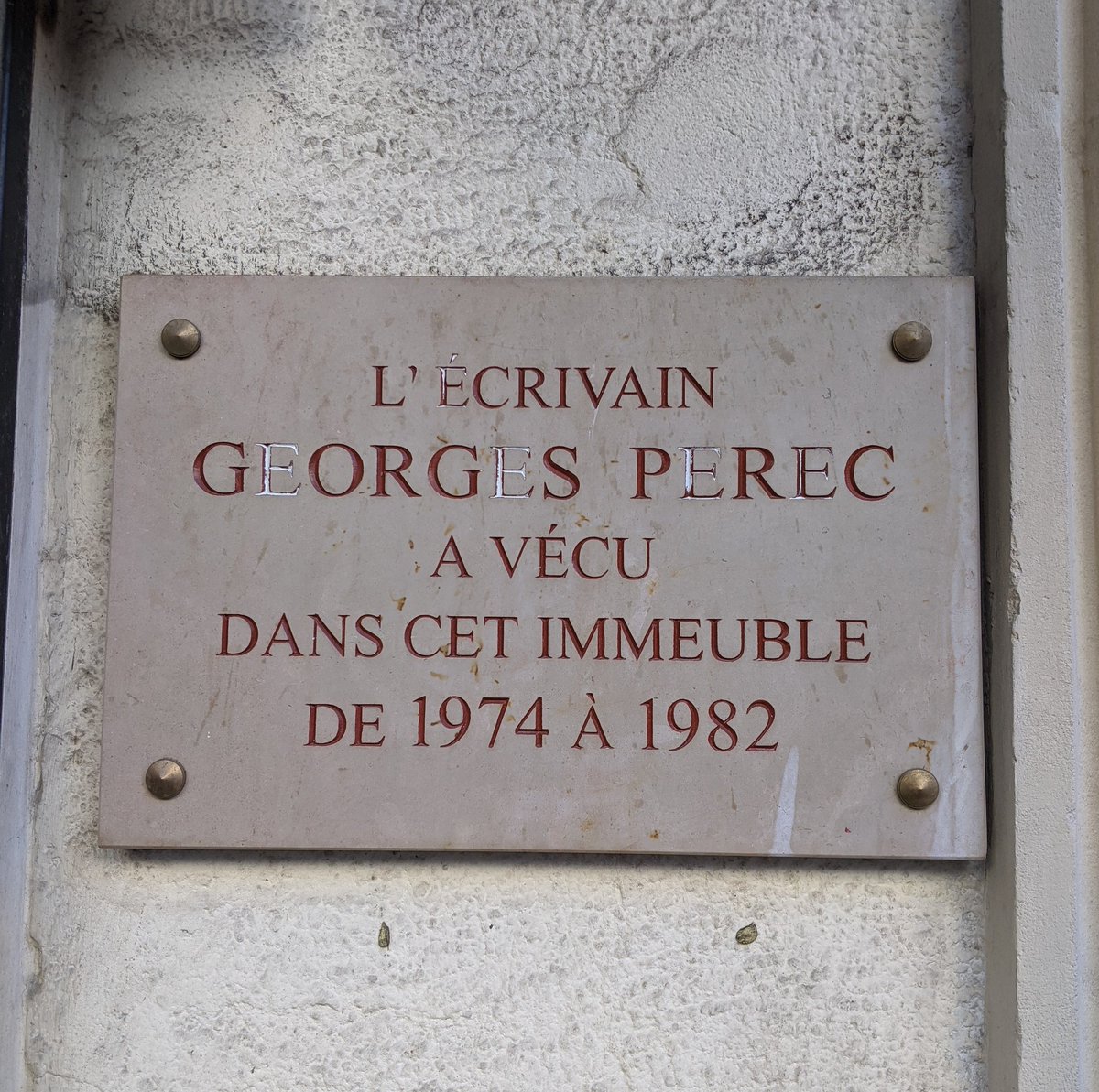 LavastreAntoine's tweet image. Sans doute la première fois que j'approuve la dégradation d'une plaque commémorative 😉