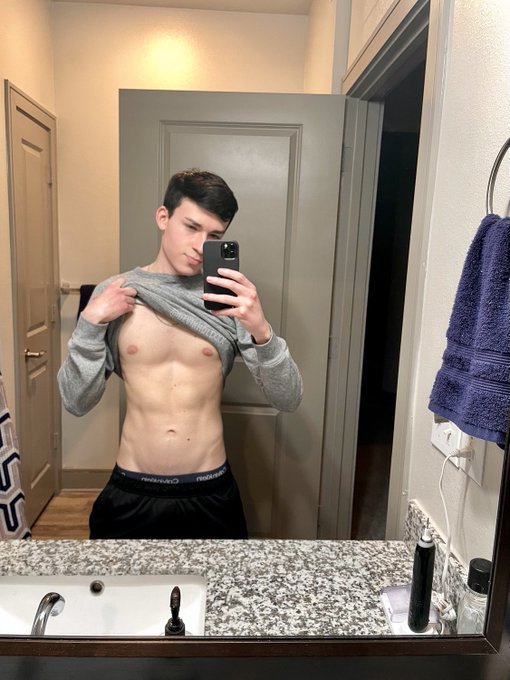 Come over https://t.co/gL1tL8A0nH