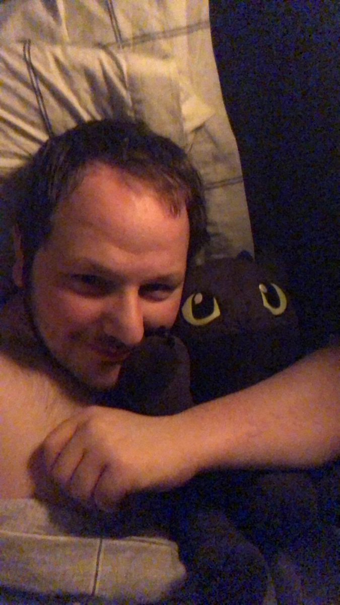 I’ve literally just turned 33 & yes I’m snuggling up with my cuddle buddy Toothless watching #Snowpiercer #ItsMyBirthday #Pisces #LockdownBirthday #LockdownBirthday2021 #80sBaby #80sBaby90sChild #33Today #BornInThe80s #RaisedInThe90s 🎂🎉🎈