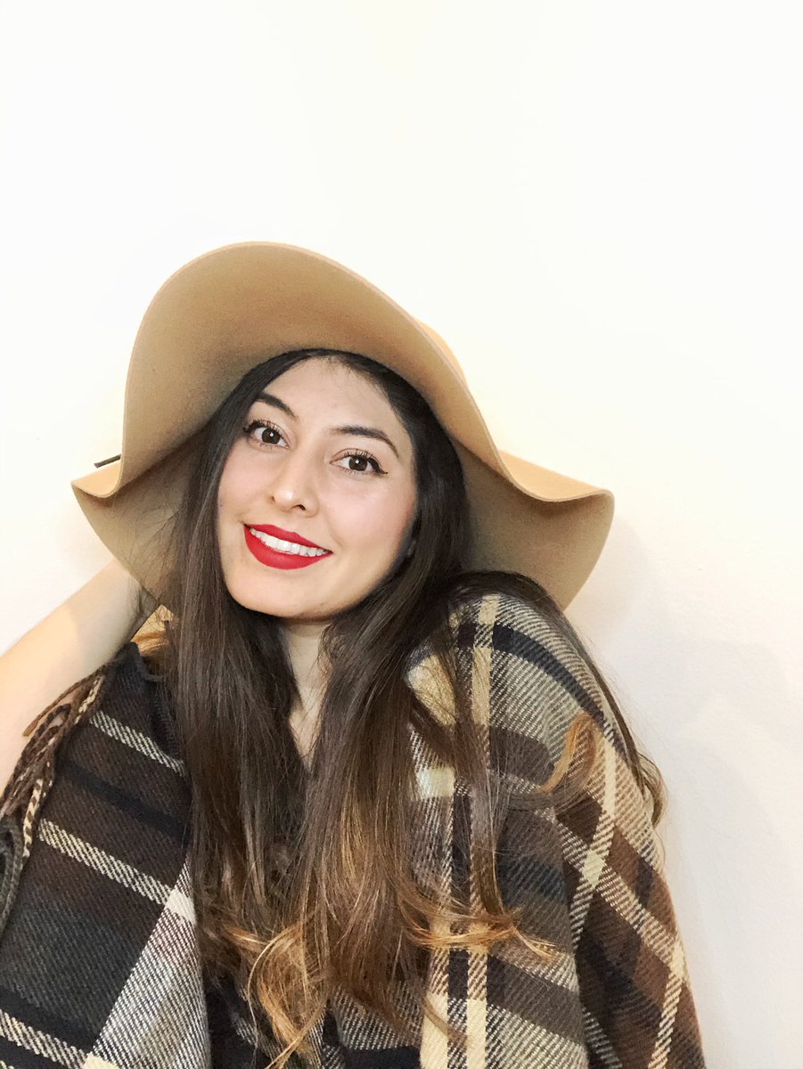 CecyOlveraaa's tweet photo. Amando mi make up y lo bonito que se está poniendo mi piel! Hay promoción todo marzo! Kit completo para rostro! #promocionmarzo #youniquegirl https://t.co/k79Hy516A0