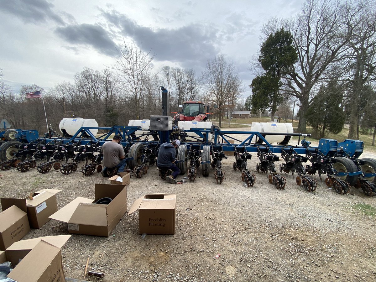 Precision_SFS's tweet photo. Our Boles and Big Bay locations lended a hand today on @PrecisionPlant DeltaForce SpeedTube vSet vDrive SmartFirmer vApplyHD install  #TeamWork #Service1st https://t.co/Hj2HYnmCbu