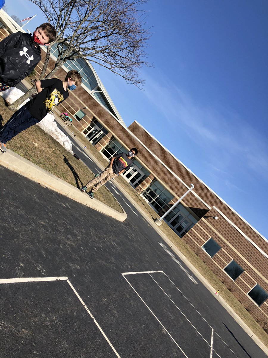 The warm weather this afternoon made for a perfect day to hold our annual March Madness kickoff! Can’t wait to reveal the sweet 16 for our 2021 tournament of books! #dasdpride <a href="/dasd_sm/">Springton Manor Elementary School</a>