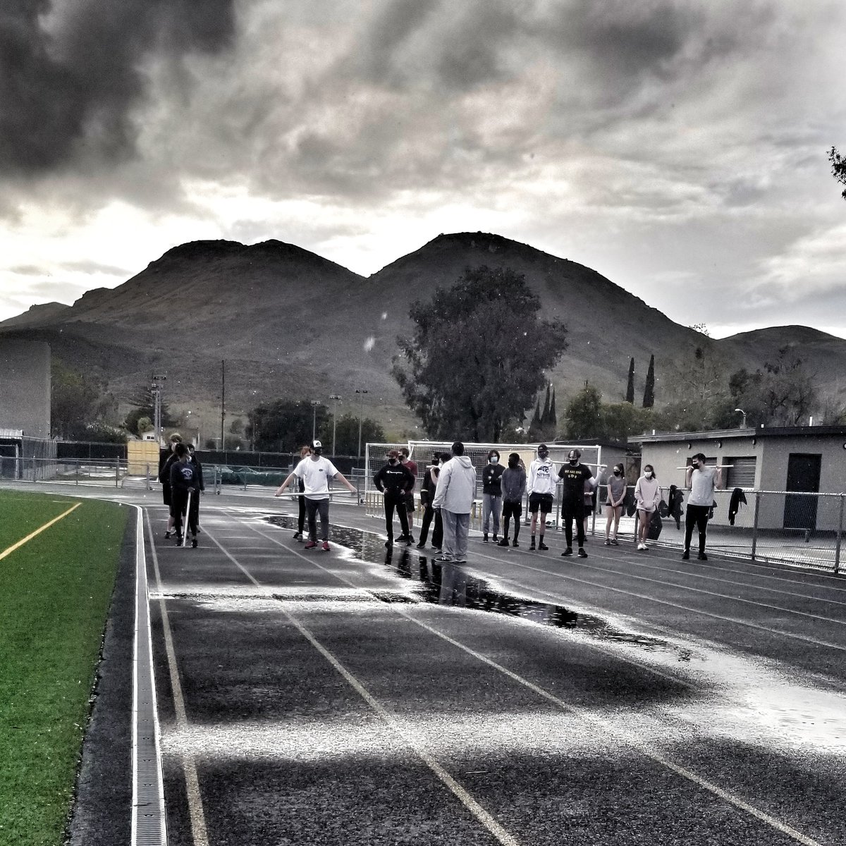 velocityfueled's tweet photo. While some of our athletes were on the turf in football practice, these sprinters, jumpers & hurdlers got the work in in the rain! So happy to be back on the track!!! Day ✌🏽 Working on sprint mechanics 👊🏽
@NPHSTF @NPHSAthletic #NPSprints #NPJumps #NPHurdles https://t.co/Qo0Q5y3eN6