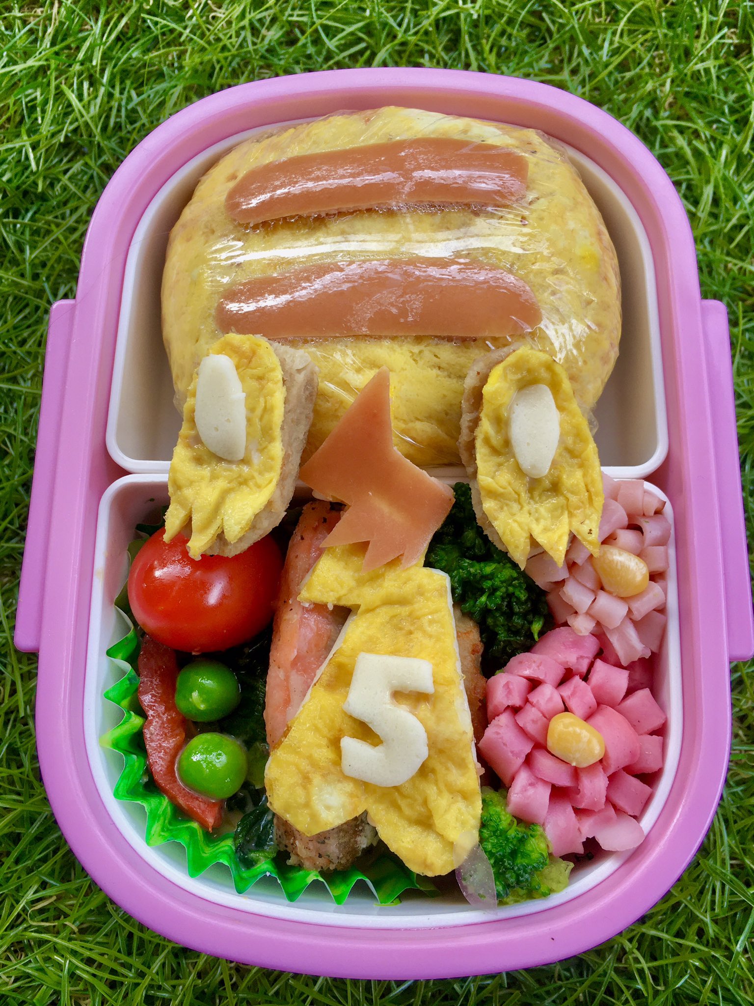 ひなのまつり 卒園まであと５日 今日のお弁当は ピカチュウ のおしりおにぎり 中身はケチャップライス キャラ弁 幼稚園 お弁当 T Co 1nvnoh1k Twitter