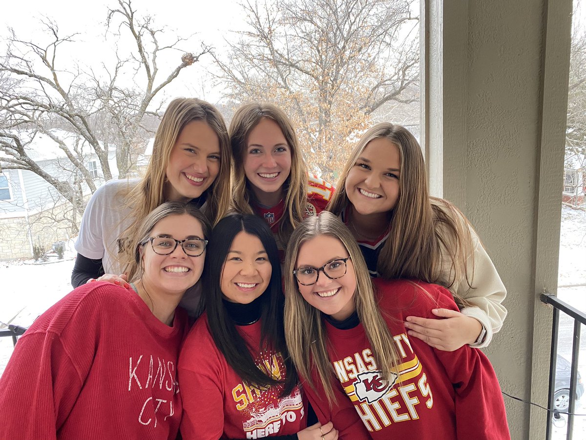 #wingitwednesday <a href="/piphiatksu/">Pi Beta Phi</a>