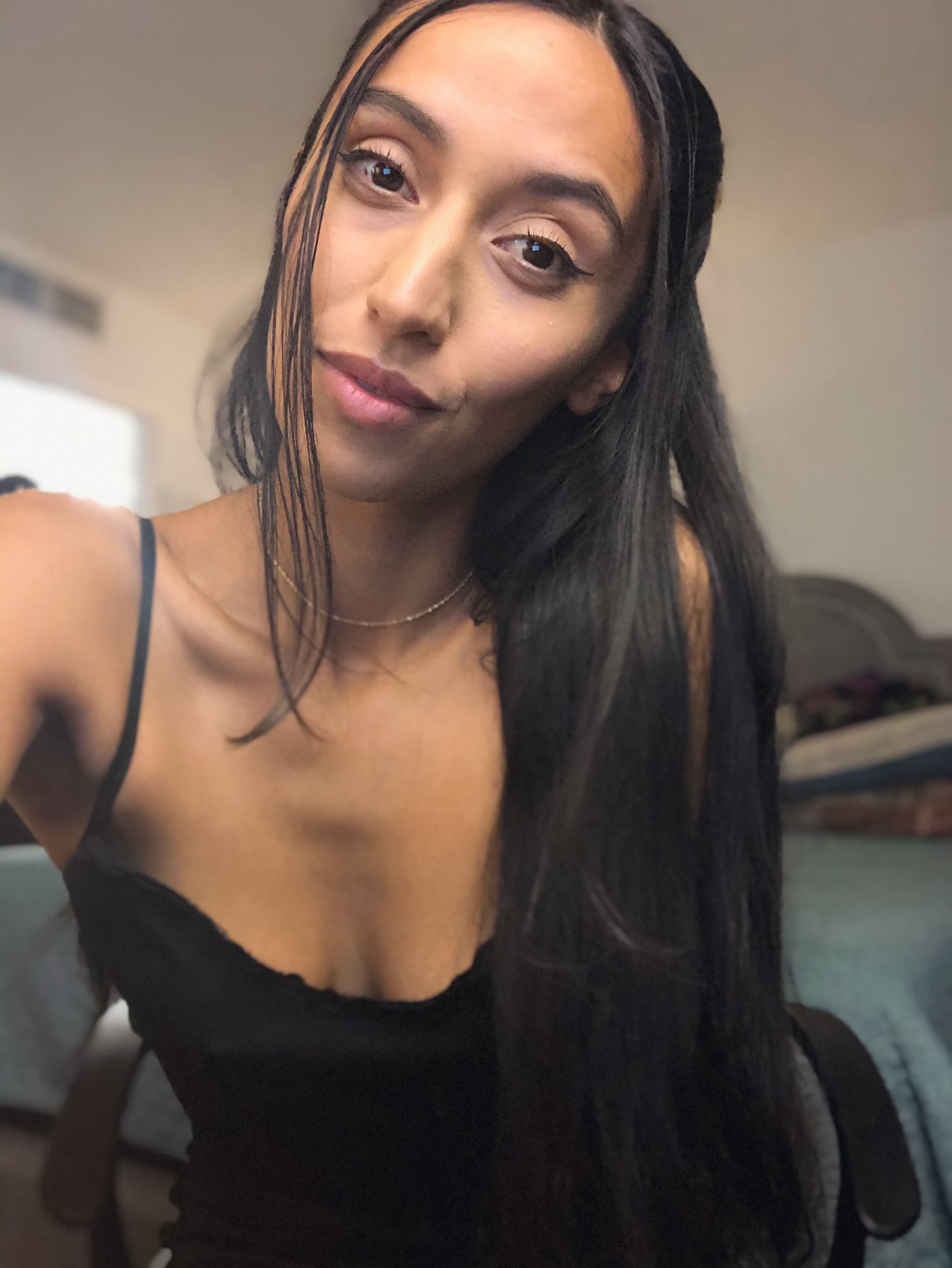 1 pic. Almost ready I’ll be in soon! 💘 https://t.co/88bsXeyXJY