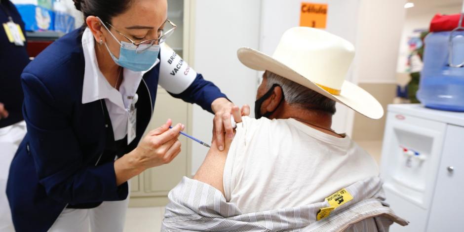 La Iniciativa Privada del país se sumó a la campaña de vacunación contra #Covid19 a la población mayor a 60 años ❤💉🦠👵🧓 #EmpresasXTuBienestar
Encuentra la información completa en: 📲bit.ly/2OEANyi
<a href="/cceoficialmx/">Consejo Coordinador Empresarial CCE</a>