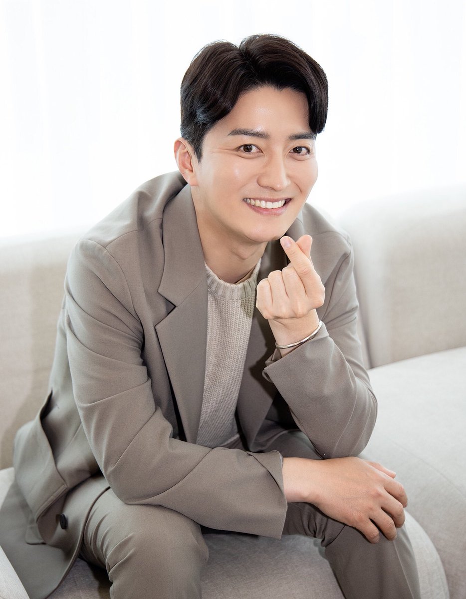 تويتر Jungkook Daily Update ʲᵏ على تويتر 3rd 4th Jjknaver Korean Actor In Gyo Jin Reacted In An Interview To Articles Saying He Jungkook Has Resemblance I Saw Him Jungkook