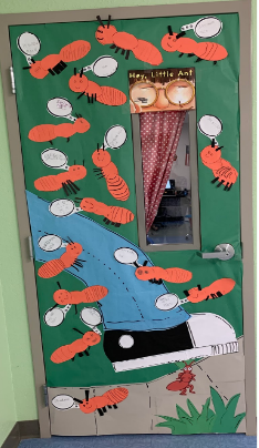 MrsBerlatsky's tweet photo. DOOR TOUR of Verde K-8's amazing decorations for Literacy Week 2021 #CultivatingCompassion #PeaceLoveLiteracy #VerdeReads #VerdeCares https://t.co/XasXph74uH