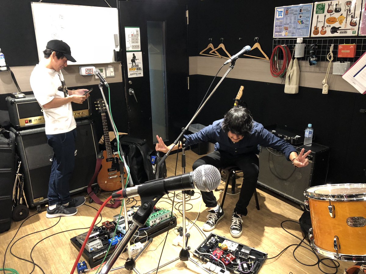 123xbass's tweet photo. そういえば近々
traffic lineのCDが私の手元にくるんだけんど、欲しい方おりますか?(´゚ω゚`)
タオルとTシャツはもう
売り切れだったはず😯
#RTお願いします
#trafficline
#大阪
#バンド
#かっこいいよ https://t.co/faJ7Oky8gu
