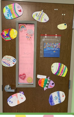 MrsBerlatsky's tweet photo. DOOR TOUR of Verde K-8's amazing decorations for Literacy Week 2021 #CultivatingCompassion #PeaceLoveLiteracy #VerdeReads #VerdeCares https://t.co/XasXph74uH