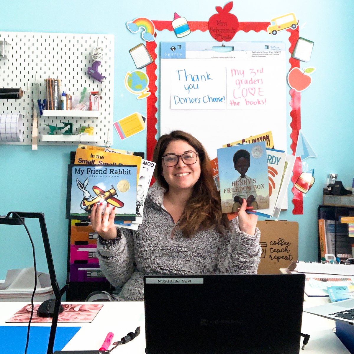 DonorsChoose's tweet photo. There's no better feeling than getting lost in a good book. And if your classroom library could use a little more oomph, our #FillEveryShelf match can help! On March 16, starting at 7AM ET, we're matching $1M in donations to book projects. Get started! 📚
https://t.co/c9QkoaEz4k https://t.co/b6yomUUzeN