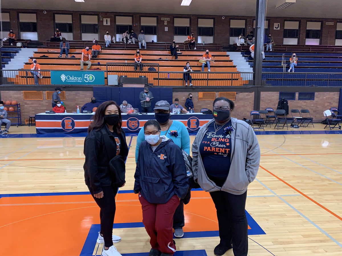 ETHSports's tweet photo. Congratulations and appreciation to our seniors and their families for their commitment and dedication to Basketball, Cheerleading and PomKits!!! https://t.co/vEILJcTVfD
