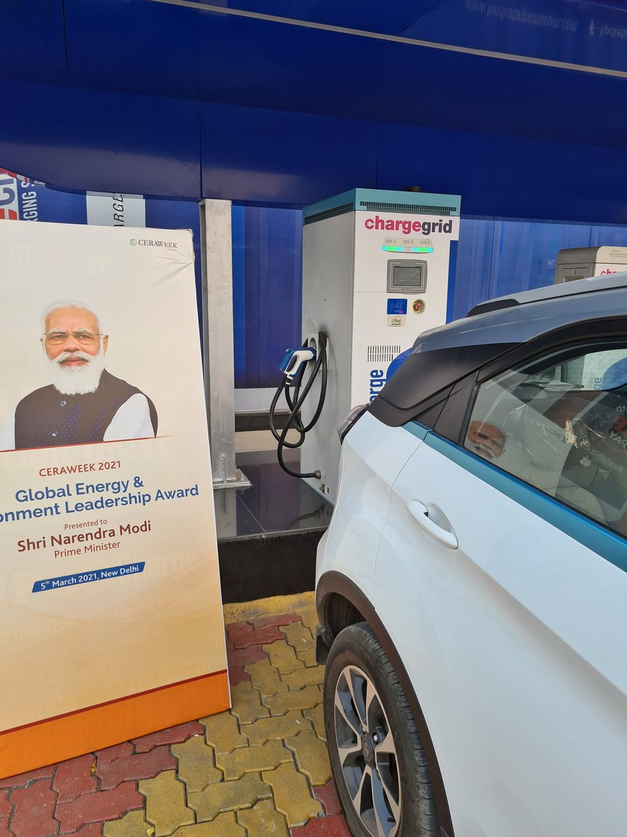 maxsonlewis's tweet image. Charging the #NexonEV at @HPCL eCharge Centre at Sajgaon on the Mumbai Pune highway, powered by #ChargeGrid