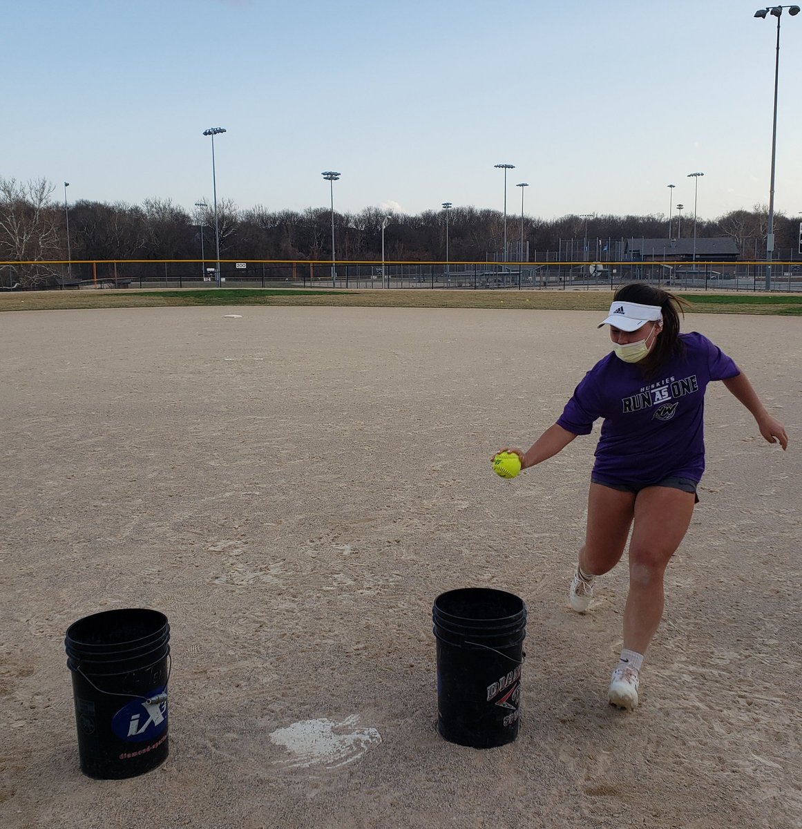SoftballSkies's tweet photo. We took advantage of the opportunity to deal w/a 50 mph wind on the ๐ฅ field today. All about perspective; use it as a tool or an excuse. The choice is yours. Proud our team tackled the challenge & worked through adversity. Finished practice w/a softball scramble. #SupportSisters https://t.co/zSg10LymN2