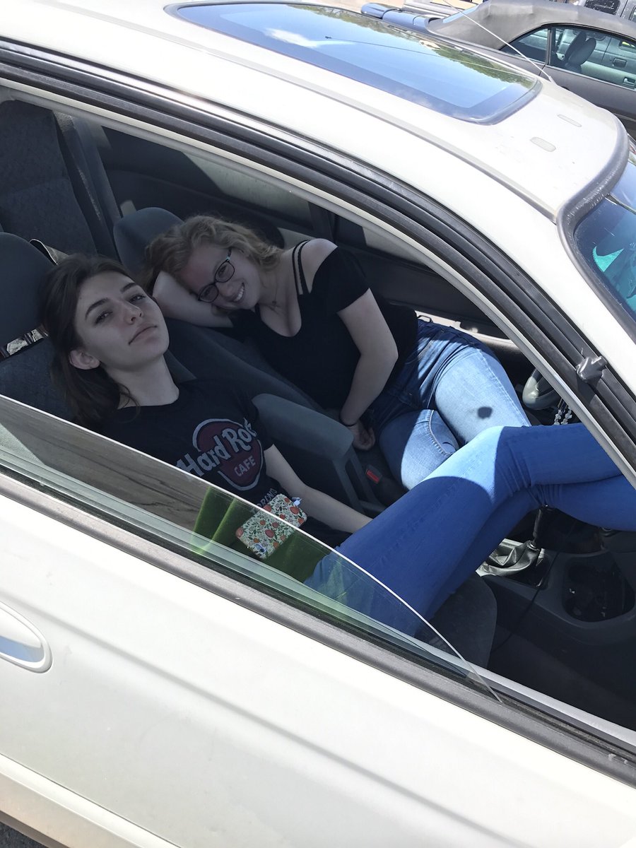 elisedunscombe's tweet photo. me and @brebbbbb being #girlbosses in my 1998 Honda Civic https://t.co/gu8h7kZA44