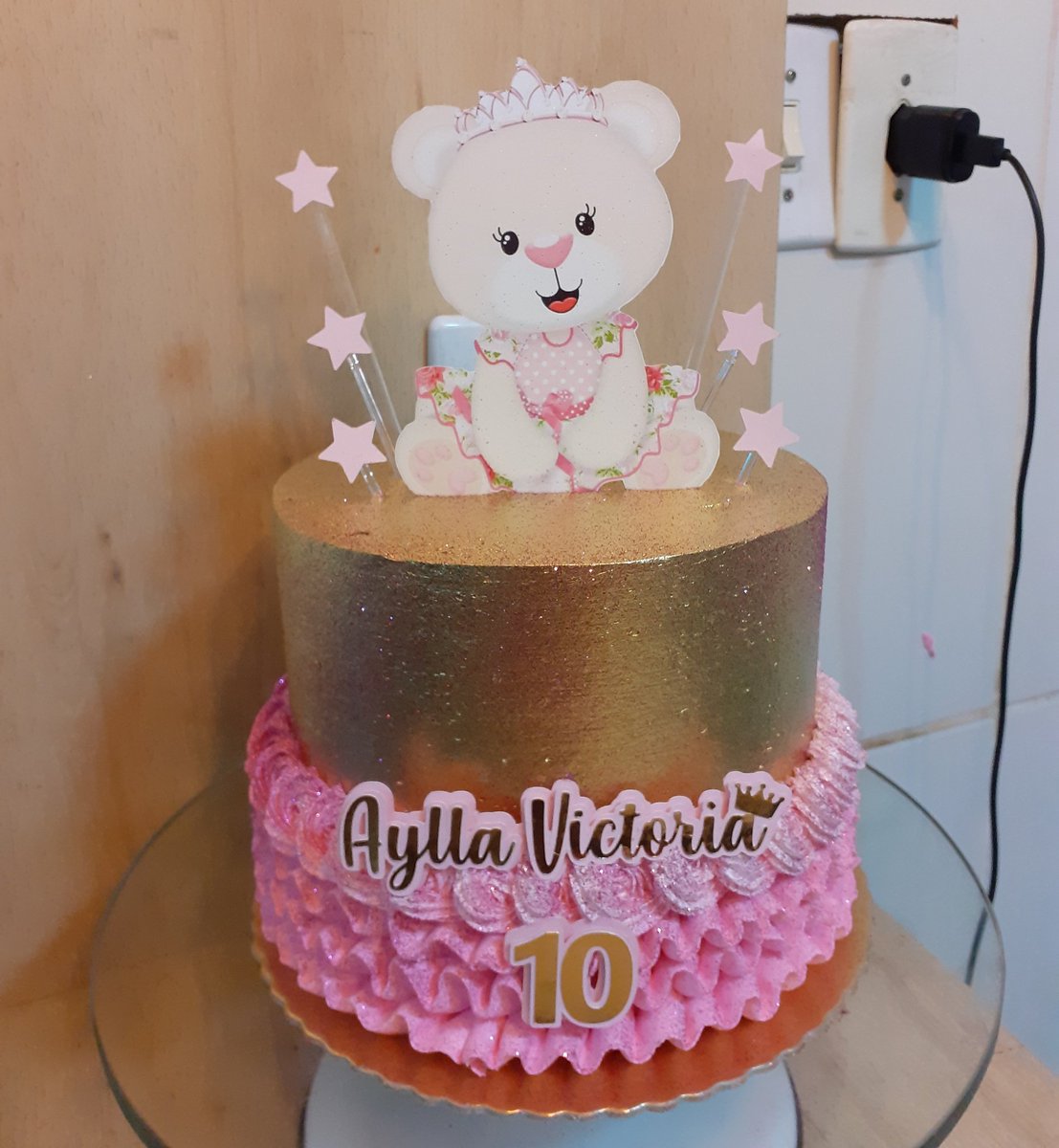 MereOliveiramae's tweet photo. 10° meses da Aylla💗💖
#confeiteira #maesfesteiras #bolodorio #mãosdefada #empresária #bolosdecorados #gratidão #avidaehj #ursinha #ummimo #topperdebolopersonalizado #chantinho #chantimixamelia #cores #2021 https://t.co/4lEIyUBs9e