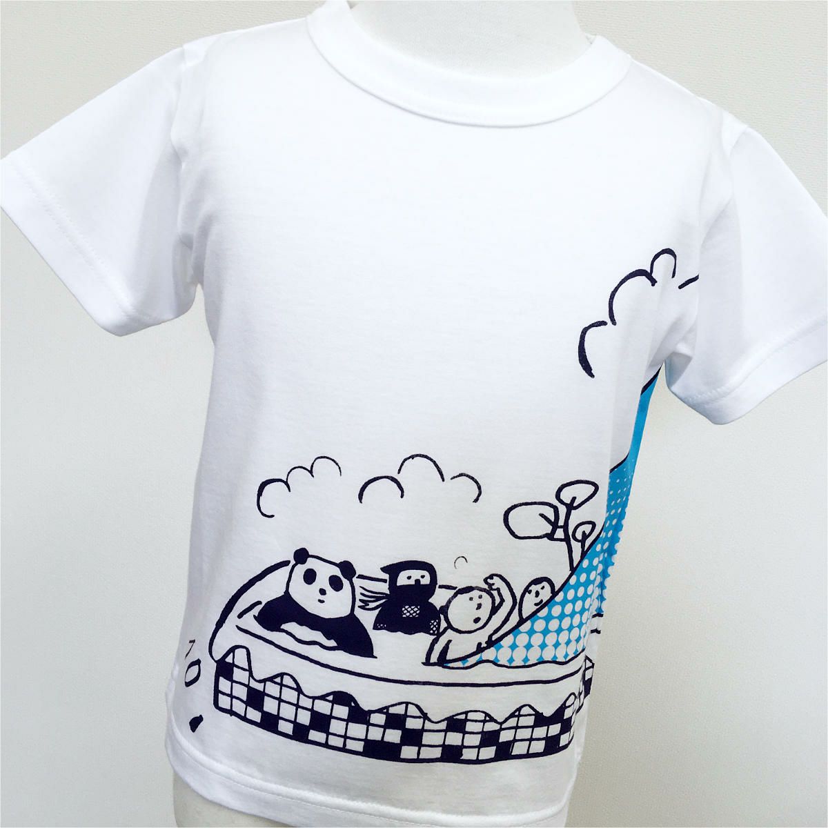 Ojico オジコ 入荷 半袖tシャツ Fujisan 2 フジサン2 T Co 6ummjb1fy2 ほのぼのした銭湯のイラストがかわいい Fujisan 2 みんなで湯船に浸かっている中で ひときわ大きなお客さんが バックにまわると そのお客さんは富士山でした