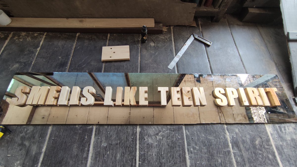 Smells like Teen spirit

#Nirvana #Grunge #wood