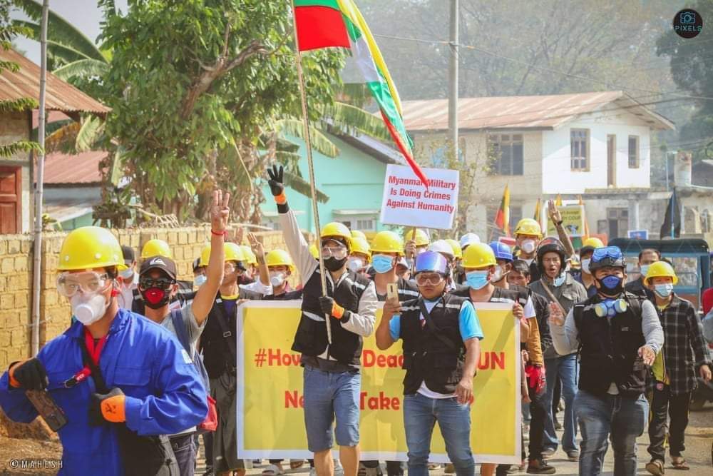AyeAyesann's tweet photo. Locals are peacefully marching to protest against military dictatorship (Myanmar Terrorist Organization) in NaungCho Township, Northern Shan State. 

Source : Mizzima

STOP ONSLAUGHT
#Mar11Coup 
#WhatsHappeningInMyanmar https://t.co/qEM457gsRl
