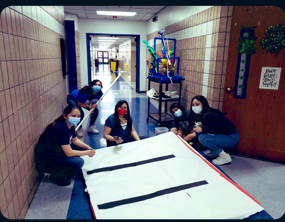 AndreaMorse26's tweet photo. Working hard after hours! I love these girls!! 💕 Lots of laughs and fun filling water balloons! #teacherlife @DVHS_DI @DVHSYISD @Acuna008 https://t.co/3UPELptABZ