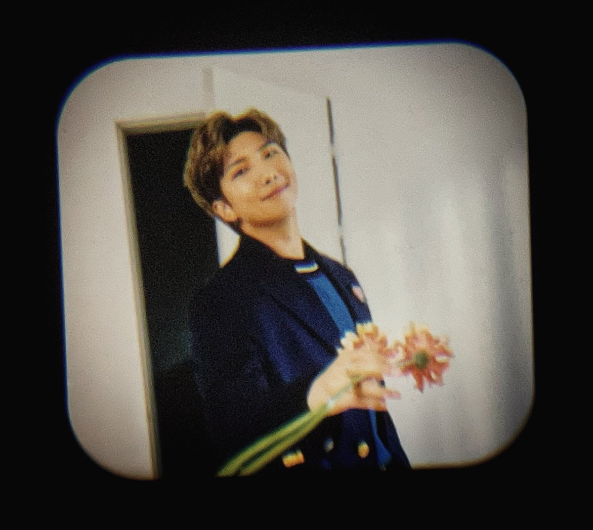 kimnamjoonpics's tweet photo. boyfriend material level 1000🌹 https://t.co/LmD0eDvnPh