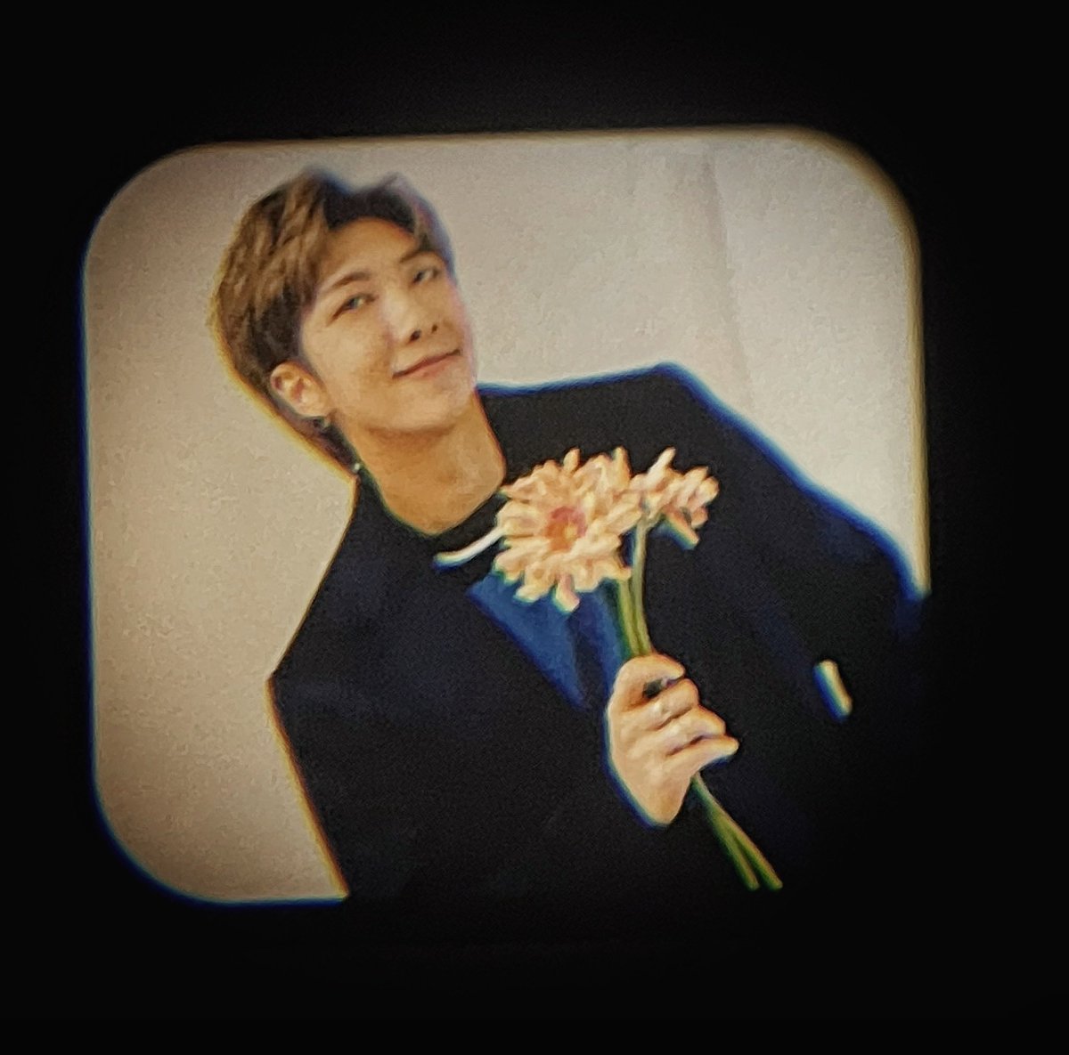 kimnamjoonpics's tweet photo. boyfriend material level 1000🌹 https://t.co/LmD0eDvnPh