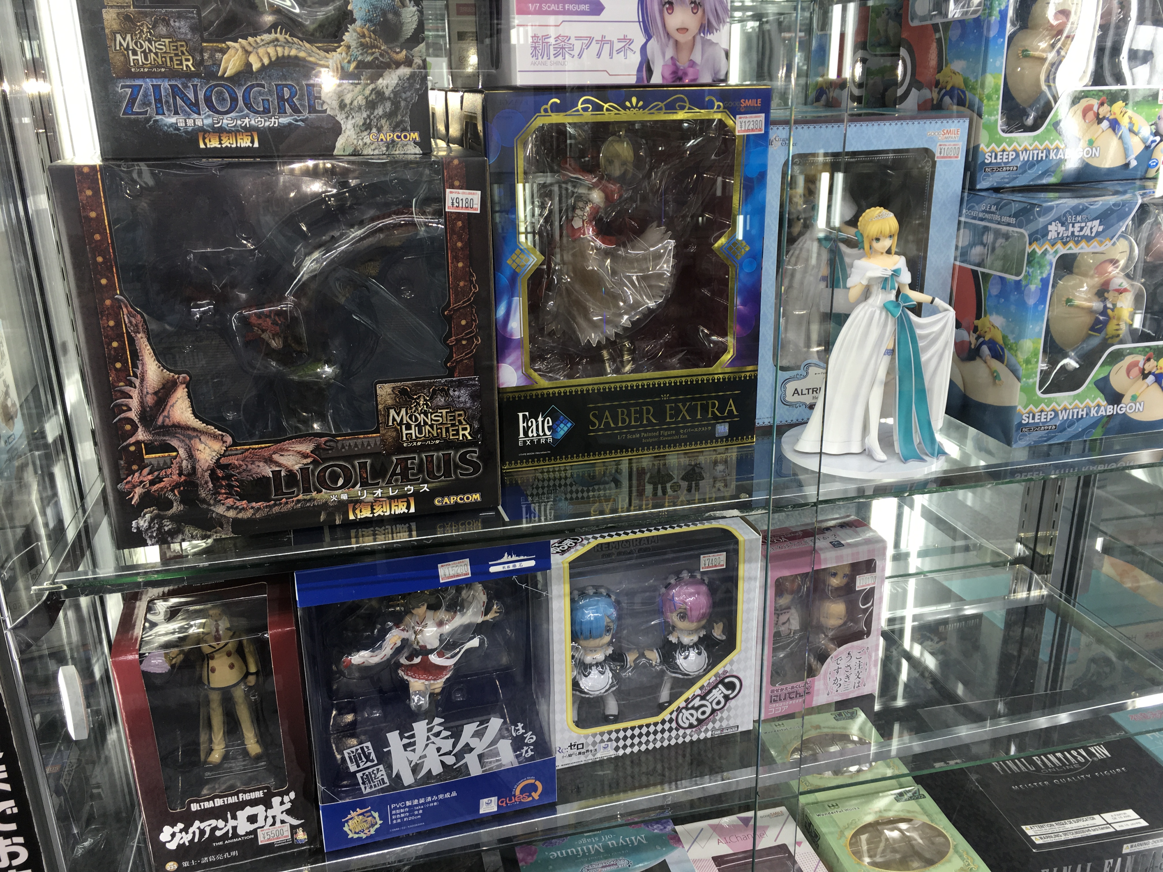 アーニマ ヨドバシカメラにもフィギュア売ってるぜえ っというわけで本日は梅田に来て ヨドバシ梅田店へ 安定の定価 フィギュアを照らす際に使っている 僕のお気に入りledライトが売っていたので購入しました Yazawaの昼光色のライト 梅田だと高い