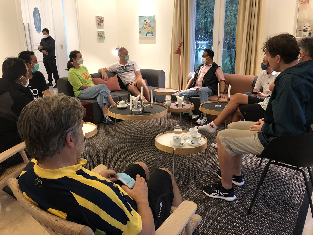 DubesDenmark's tweet photo. Pagi ini saya bersepeda dr rumah utk mencoba jalur sepeda baru @DKIJakarta @DishubDKI_JKT @BinaMargaDKI dgn Gubernur @aniesbaswedan dan kolega2 @DubesKanada, @EUAmbASEAN, Wakil Dubes @NLinIndonesia, juga teman2 @B2WIndonesia. Jakarta semakin menuju kota yg ramah sepeda! 🚲 🇩🇰🇮🇩 https://t.co/9OpT6izIQp