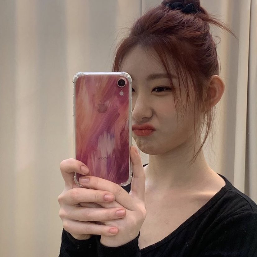 chaerypics's tweet photo. serving face and body https://t.co/0FqAaKKOw6