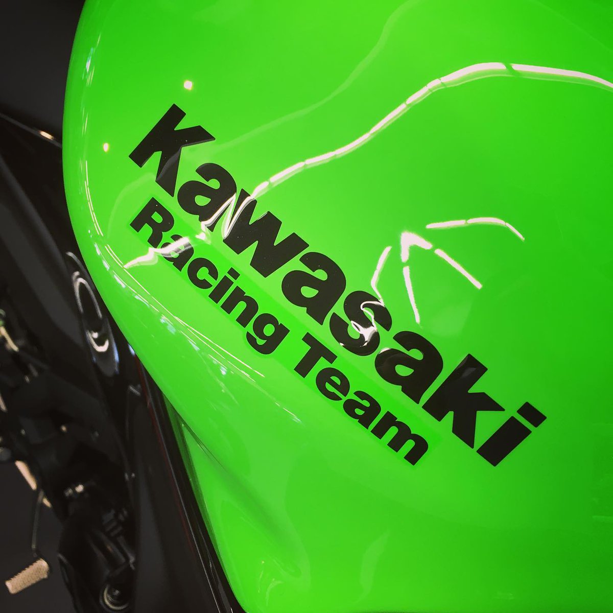 motoshop35's tweet photo. Fraîchement arrivée et bientôt dispo à l’essai 🤩
🔥 Kawasaki Ninja 650 KRT Edition MY2021 🔥
@motoshop35 @KawasakiMotors #Kawasaki #KawasakiNinja650 #Ninja650 @KRT_WorldSBK #Testbike https://t.co/1iSXEhSxoI