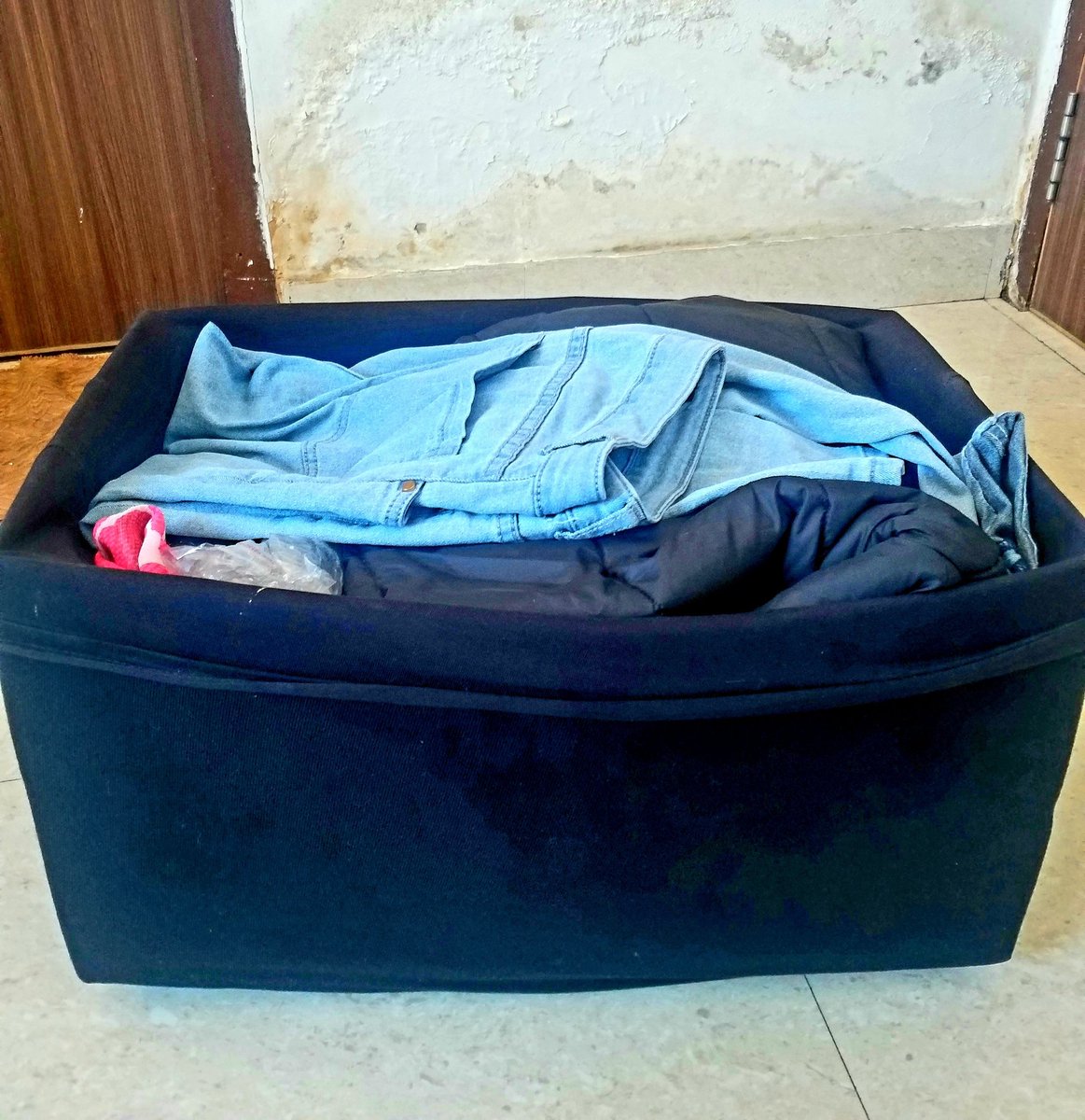 Shivani_kesar's tweet image. #PledgeToReuse 
I used the amazon box to create this clothes organizer ♻️
@amazonIN 
Tagging 
@honey_sweet_16 
@FunkyVani 
@piyupawar10 
@AkhilKesarwani5 
@Meera_Kesarwani 
@Yashii_Rishika